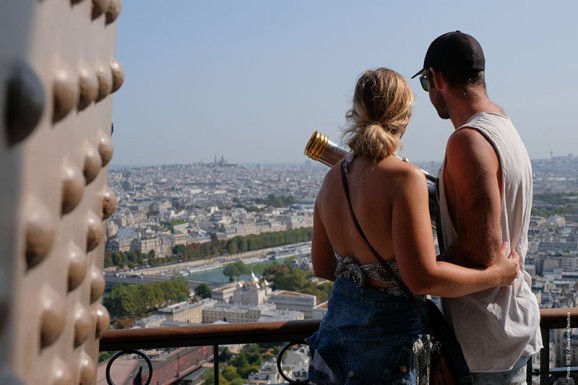Couple au deuxième étage